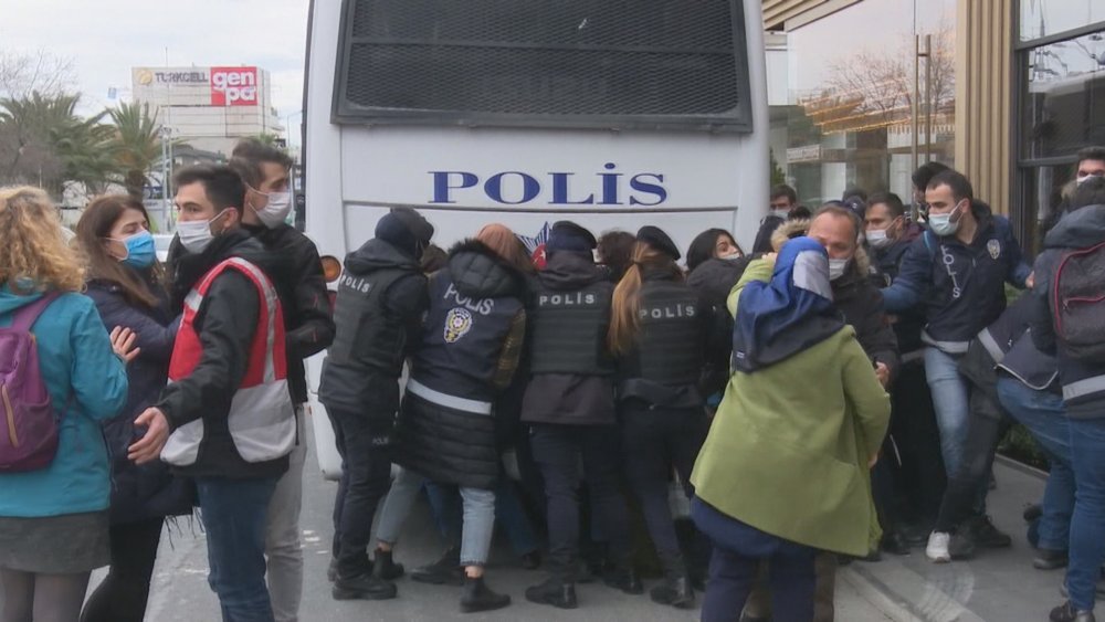 Boğaziçi Üniversitesi çevresinde toplanan gruplar gözaltına allındı