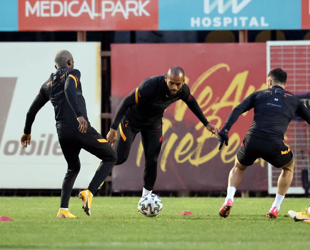 Galatasaray'da Mohamed ve Yedlin antrenmanda
