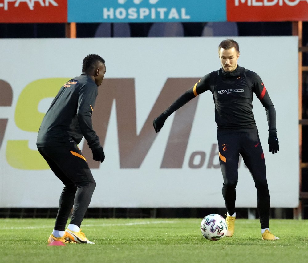 Galatasaray'da Mohamed ve Yedlin antrenmanda