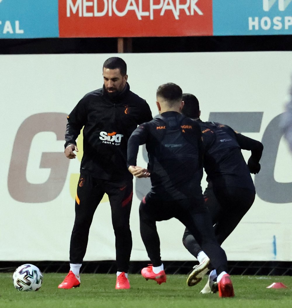 Galatasaray'da Mohamed ve Yedlin antrenmanda