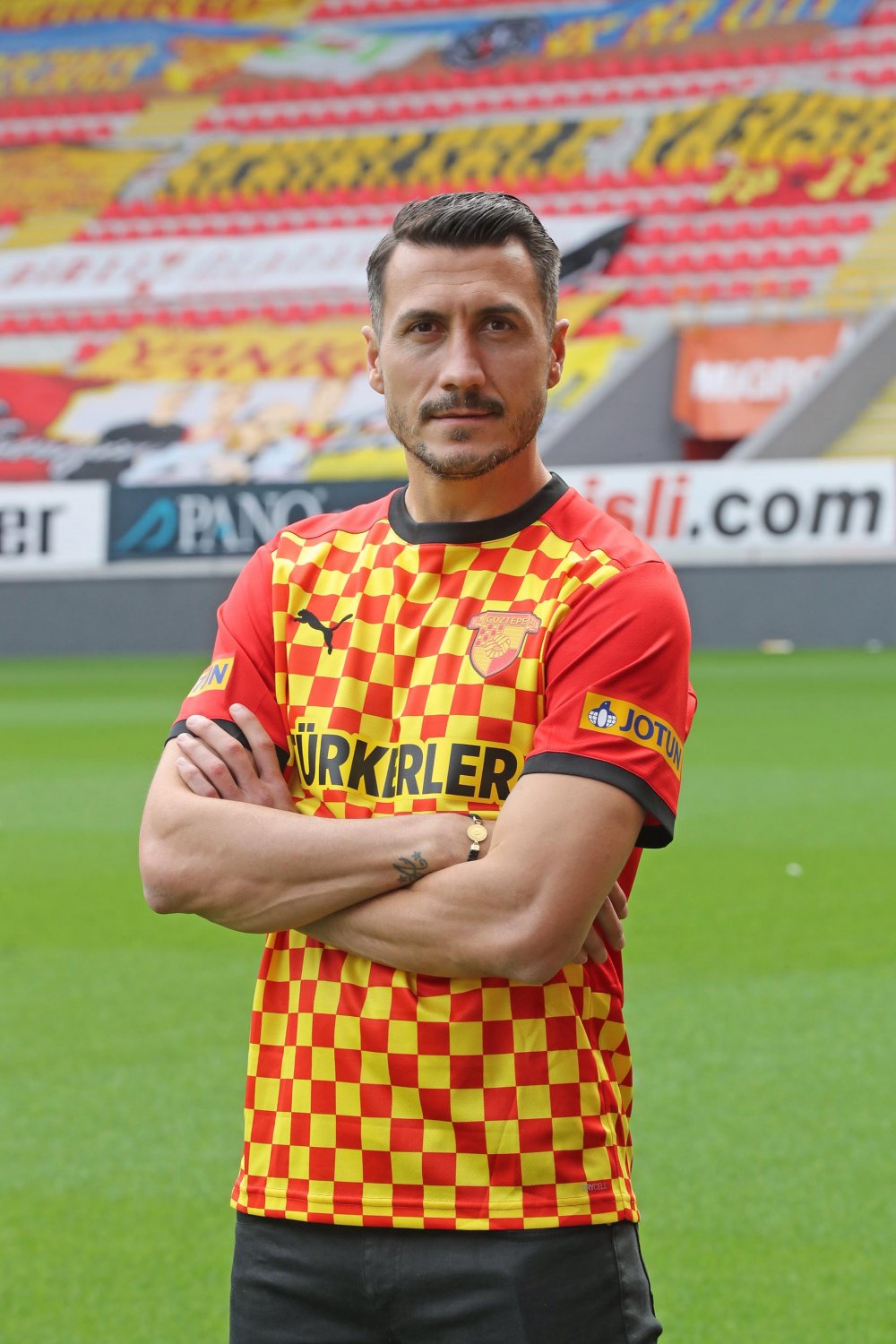 Göztepe’de Jahovic imzaladı