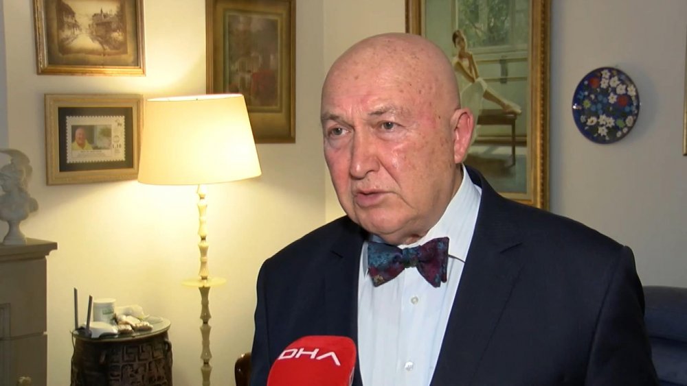 İZMİR'de peş peşe meydana gelen depremlerle ilgili değerlendirmelerde bulunan Prof. Dr. Ahmet Ercan: "O BÖLGEDEKİ GERGİNLİK 6,9 İLE 7,2'LİK BİR DEPREMİN OLMASI GEREKTİĞİNİ ORTAYA KOYUYOR"