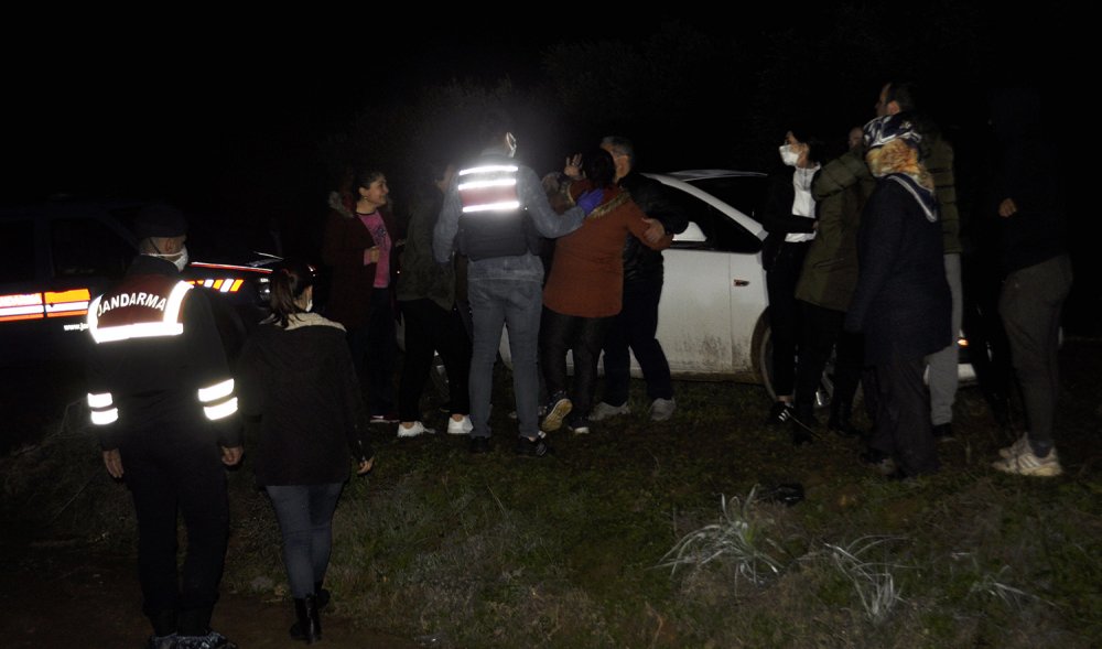 Manisa'da otomobilde başlarından vurulan 4 genç hayatını kaybetti