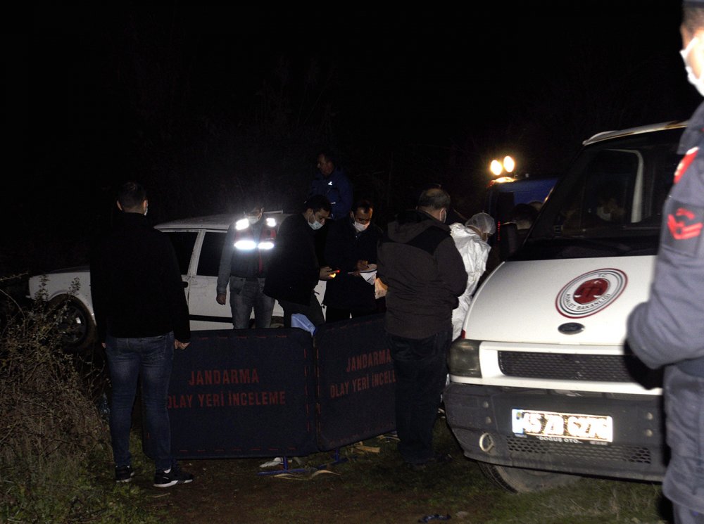 Manisa'da otomobilde başlarından vurulan 4 genç hayatını kaybetti