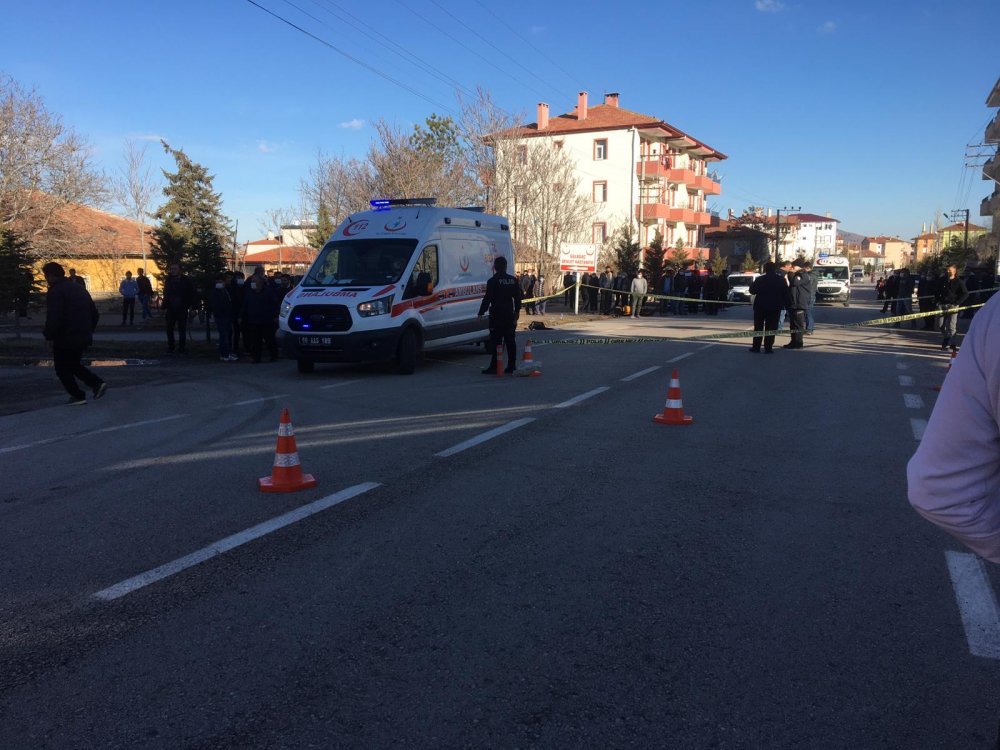 Minibüs ile motosikletin çarpışması hayat kaybıyla sonuçlandı
