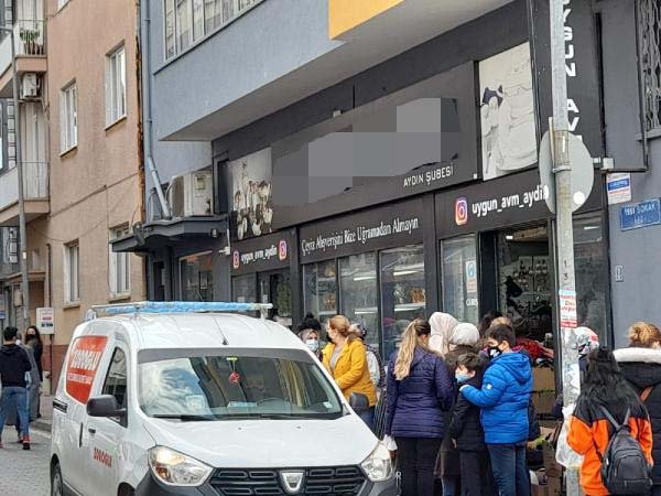 Pandemiyi unutup ucuz çeyiz kuyruğuna girdiler