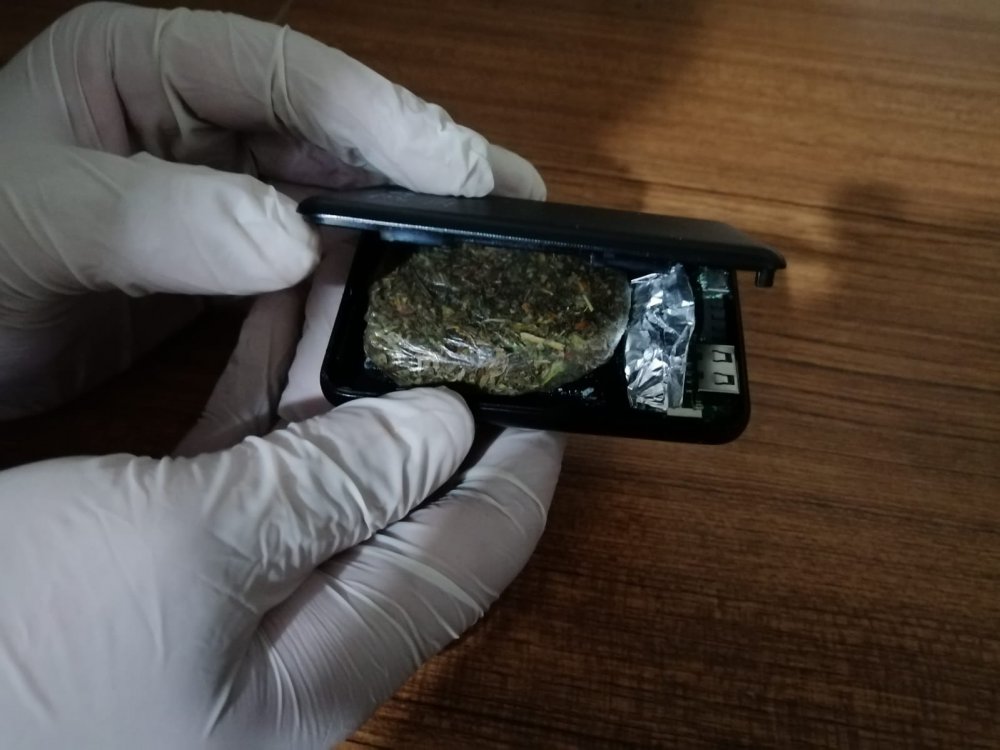 Taşınabilir şarj aletinden uyuşturucu çıktı