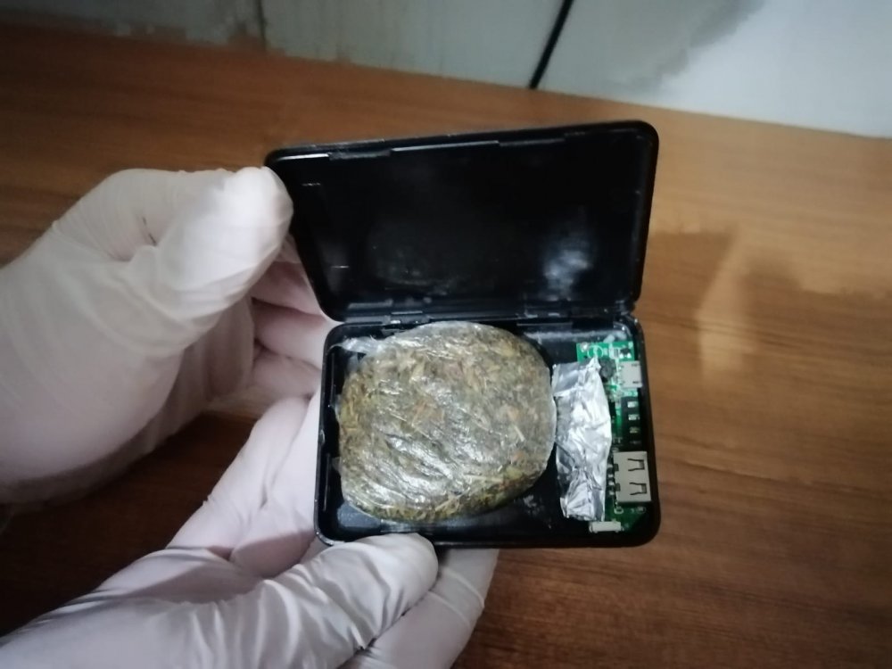 Taşınabilir şarj aletinden uyuşturucu çıktı
