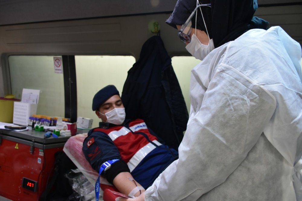Vali Köşger, küçük Kaan'ın kök hücre bağışı kampanyasına destek verdi