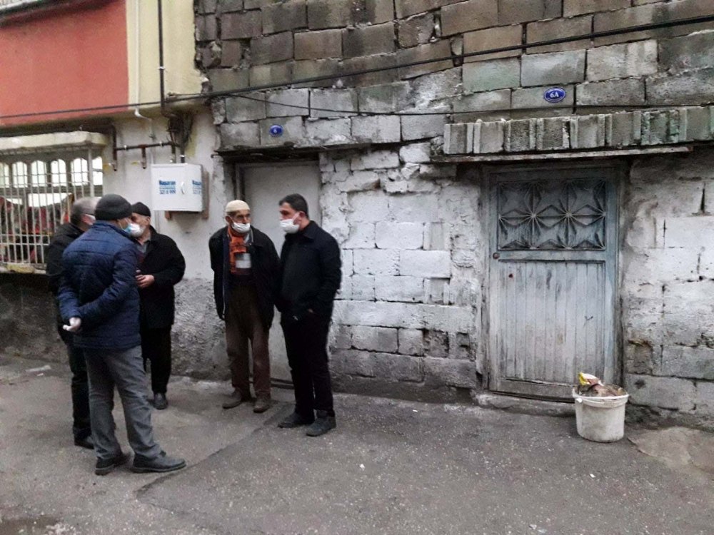 Yaşlı adam, yalnız yaşadığı evde çıkan yangında öldü