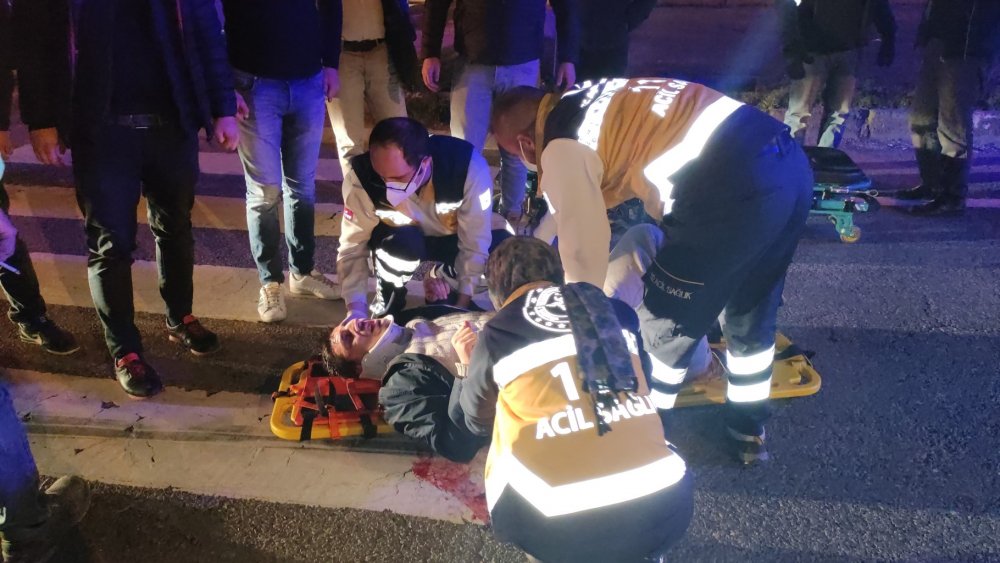 Yolun karşısına geçmek isteyen yayaya minibüs çarptı