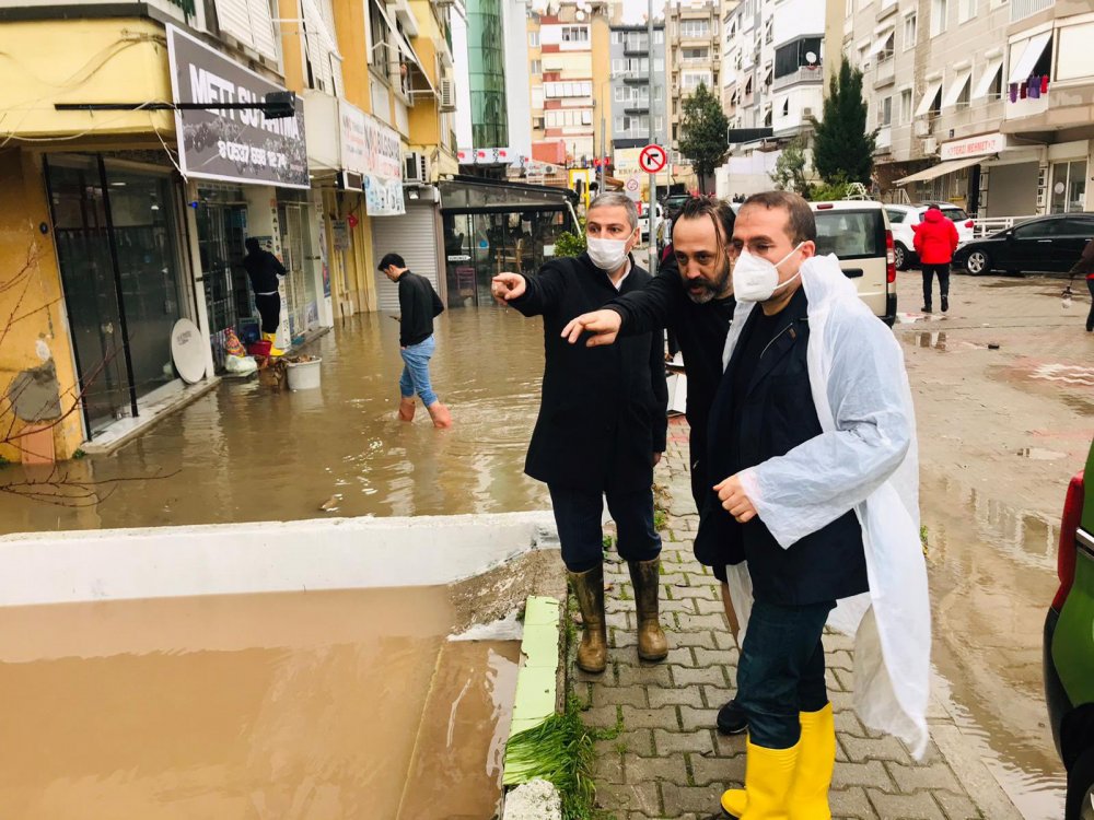 AK Parti heyeti sel felaketinin yaşandığı İzmir'de temaslarını sürdürdü