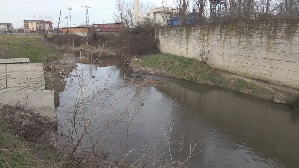 Aranvutköy'de derede oyun oynarken akıntıya kapılan çocuk kurtarıldı