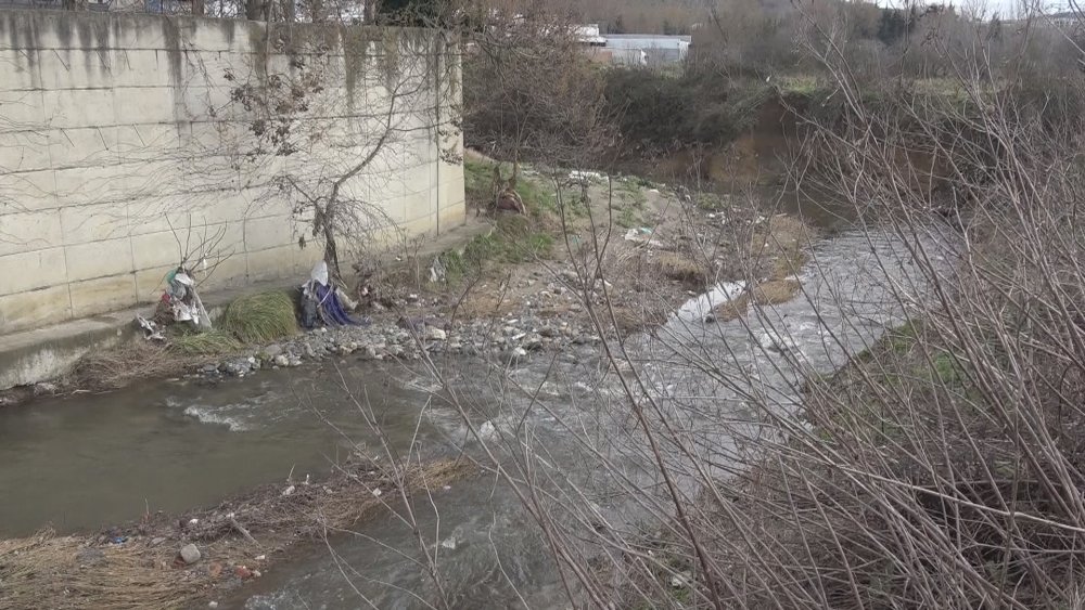 Aranvutköy'de derede oyun oynarken akıntıya kapılan çocuk kurtarıldı