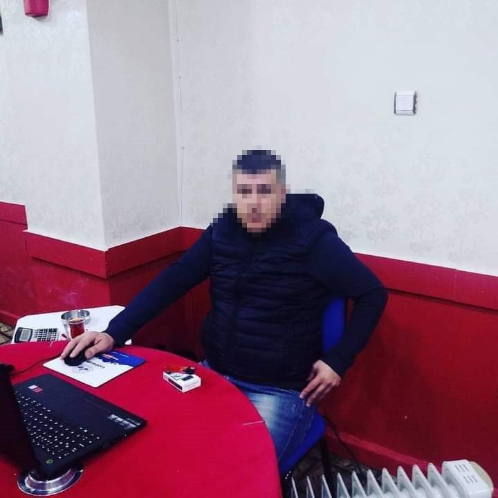 Balkonundan rastgele ateş ettiği içini kendisini ihbar eden kişiyi vurdu