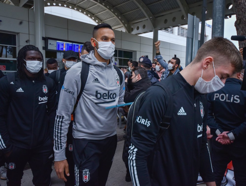 Beşiktaş'a Antalya'da coşkulu karşılama