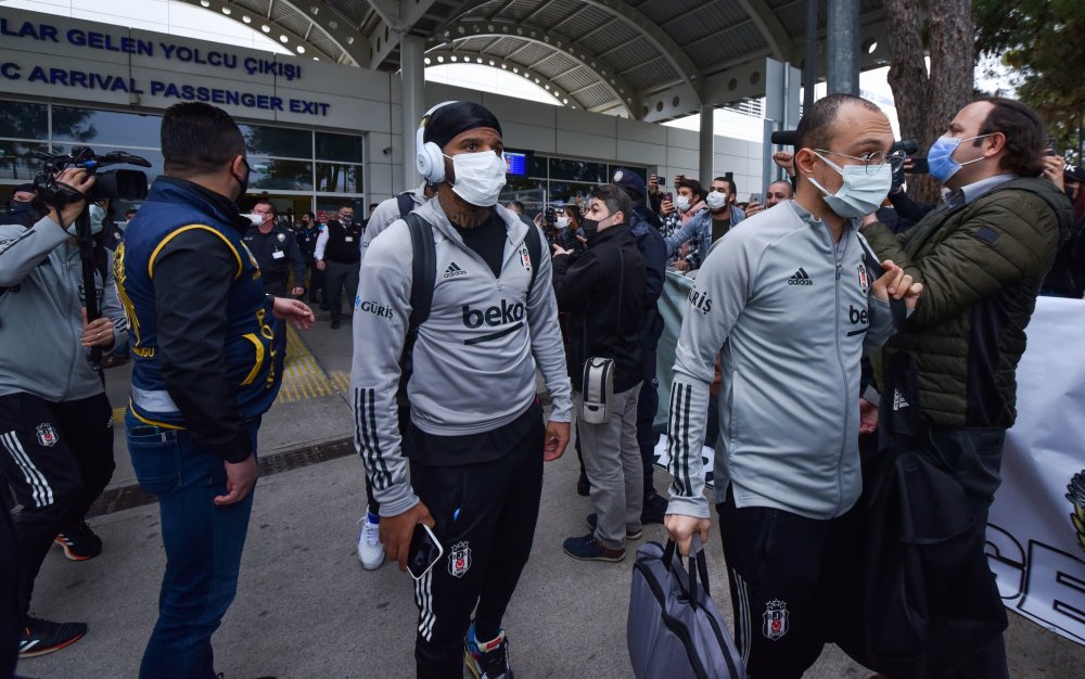 Beşiktaş'a Antalya'da coşkulu karşılama