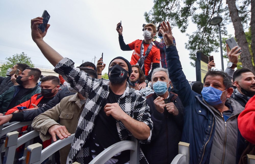 Beşiktaş'a Antalya'da coşkulu karşılama