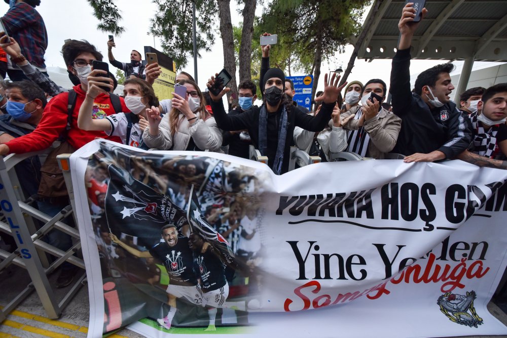 Beşiktaş'a Antalya'da coşkulu karşılama