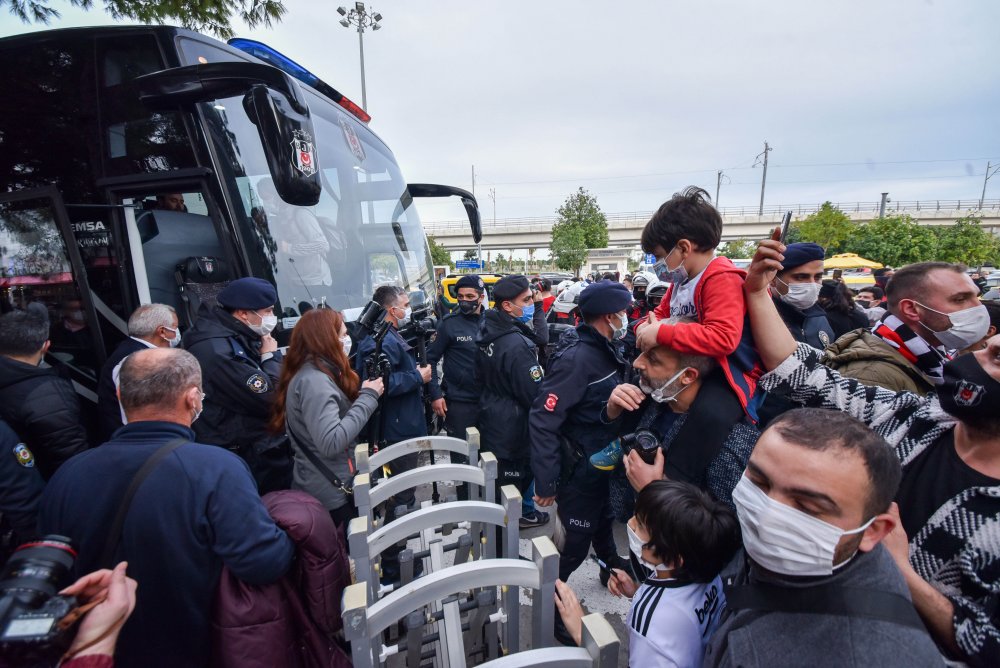 Beşiktaş'a Antalya'da coşkulu karşılama