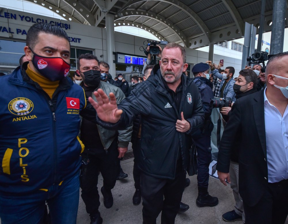 Beşiktaş'a Antalya'da coşkulu karşılama