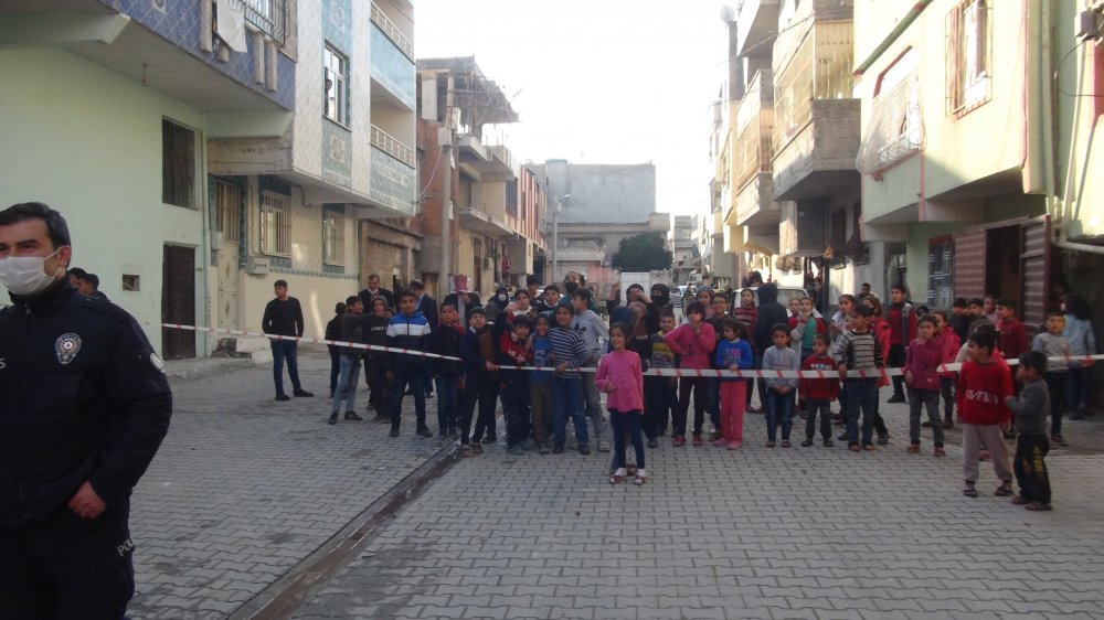 Bıçakla ailesini rehin alan şizofreni hastası, Özel Harekat polislerince etkisiz hale getirildi