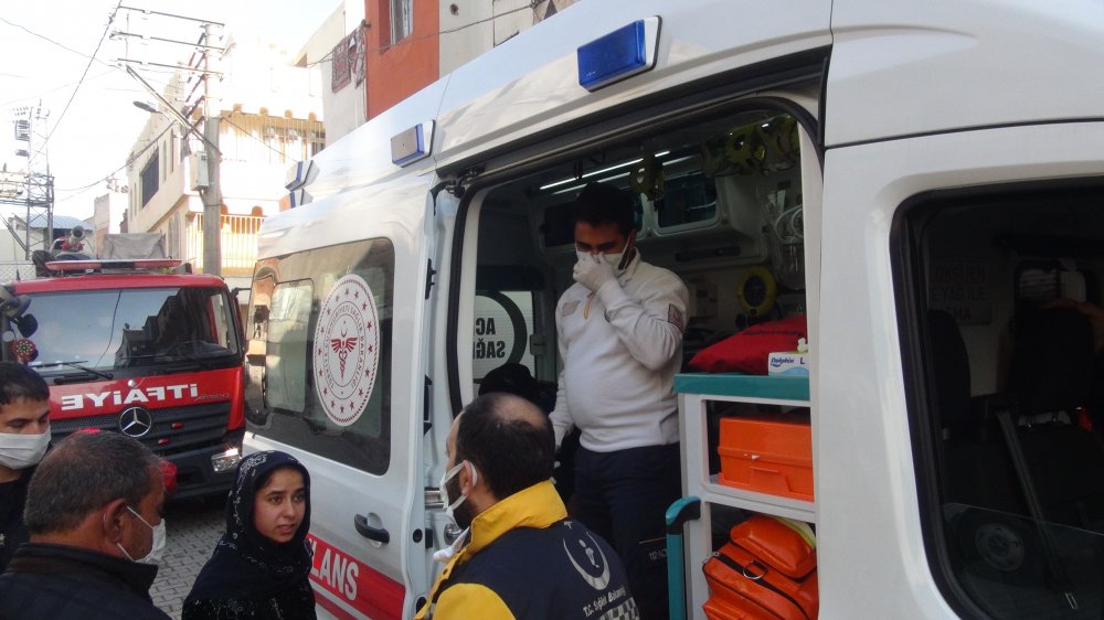 Bıçakla ailesini rehin alan şizofreni hastası, Özel Harekat polislerince etkisiz hale getirildi