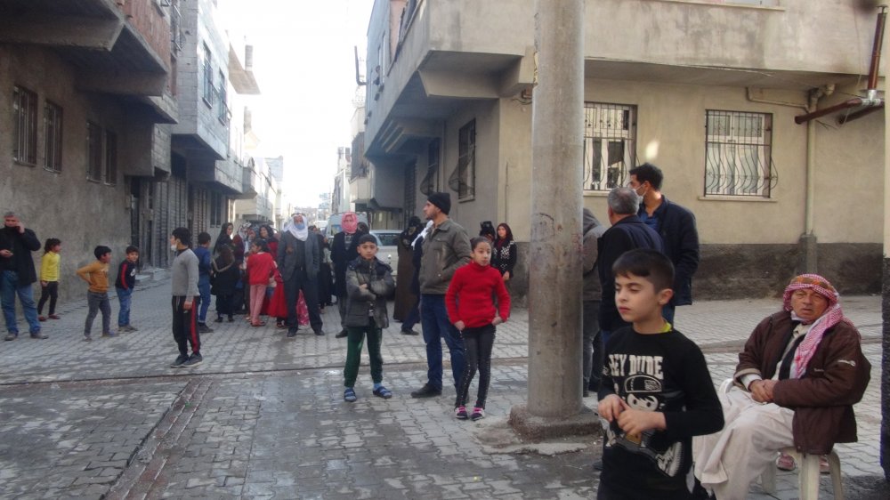 Bıçakla ailesini rehin alan şizofreni hastası, Özel Harekat polislerince etkisiz hale getirildi