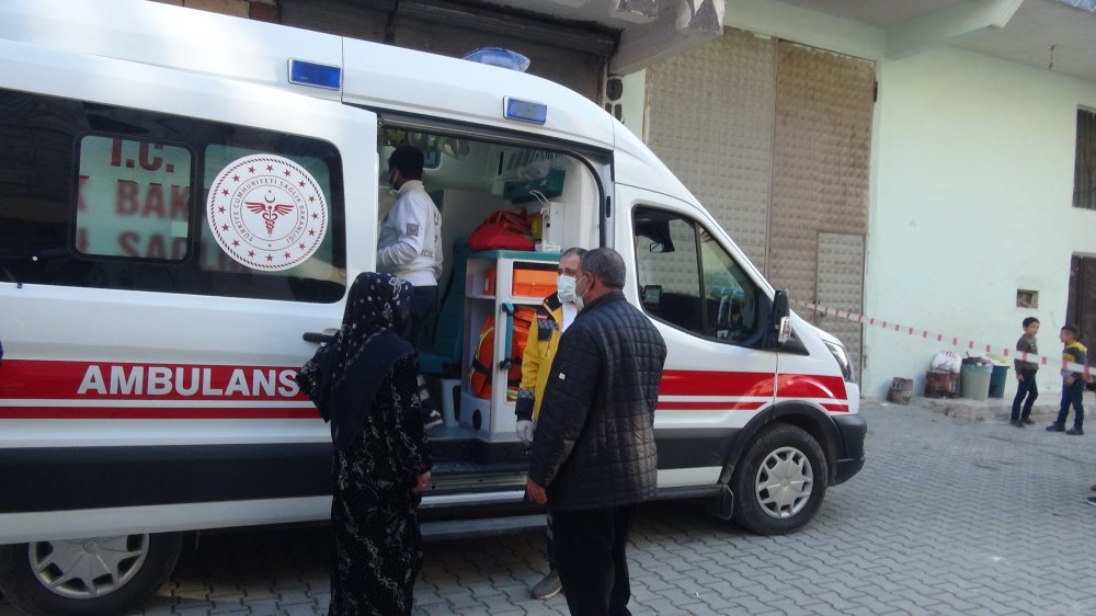 Bıçakla ailesini rehin alan şizofreni hastası, Özel Harekat polislerince etkisiz hale getirildi