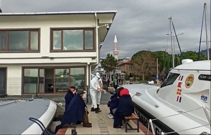 Çanakkale'de ölüme terk edilen 9 düzensiz göçmen kurtarıldı