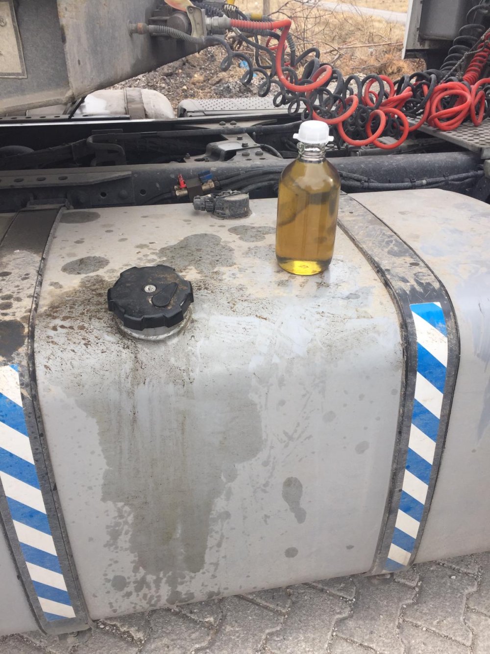 Jandarma düzenlediği operasyonda 800 litre kaçak akaryakıt ele geçirdi