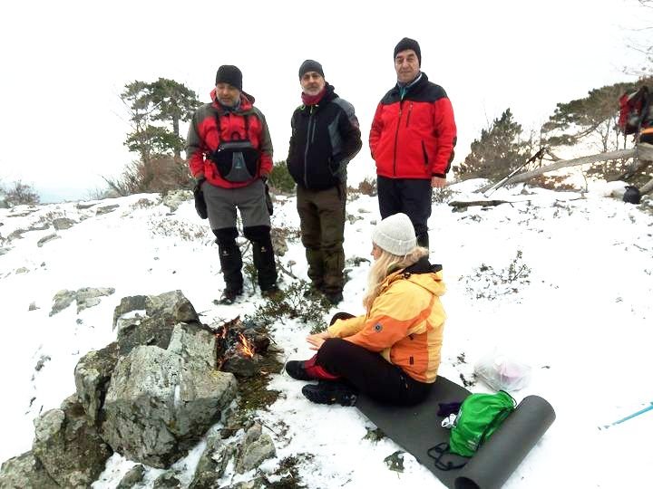 Kazdağları, beyaza büründü, doğaseverler yürüyüşe çıktı