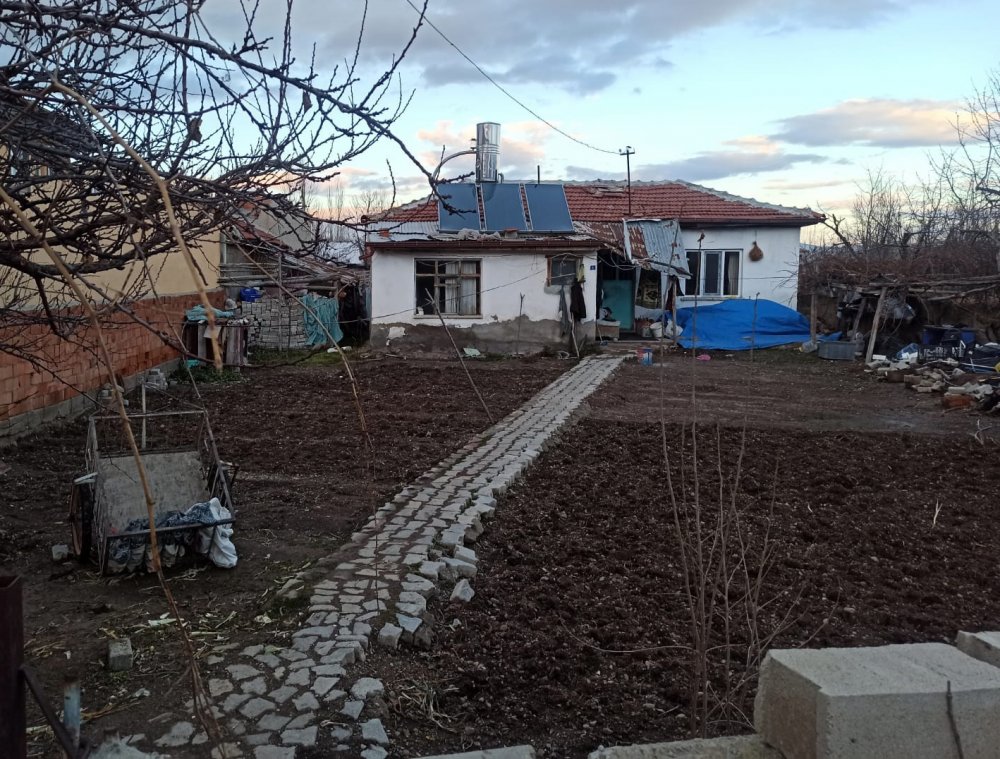 Kendisini hoca olarak tanıtıp 'Oğlunu iyileştireceğim' diyen kişiye 11 bin 500 lira kaptırdı