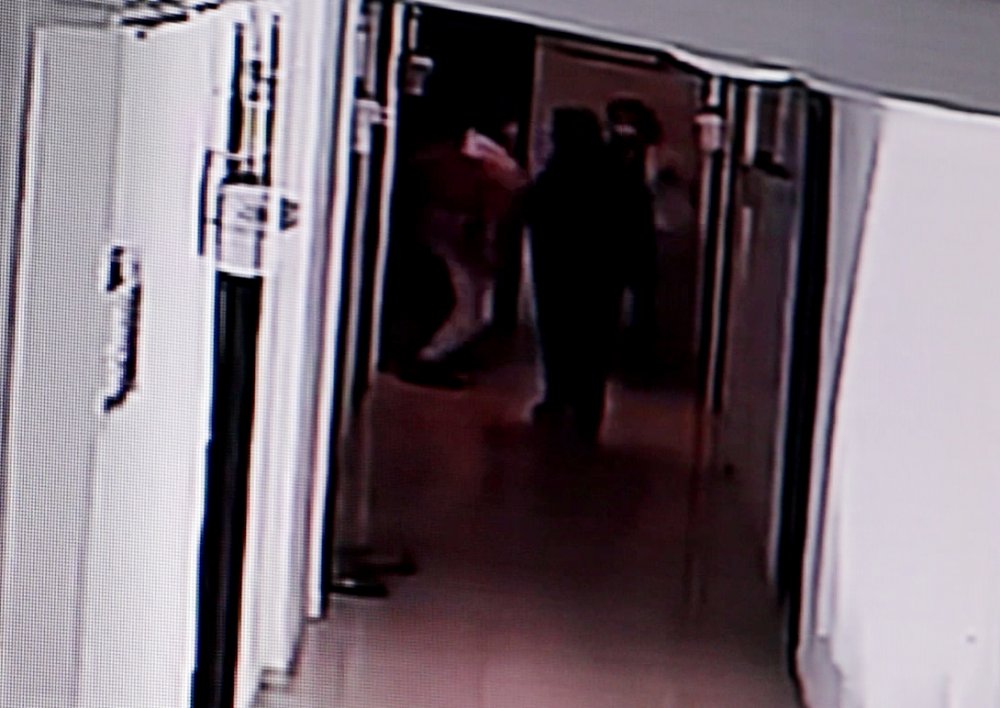 Önce tabancayla vuruldu, sonra yaralı halde darbedildi