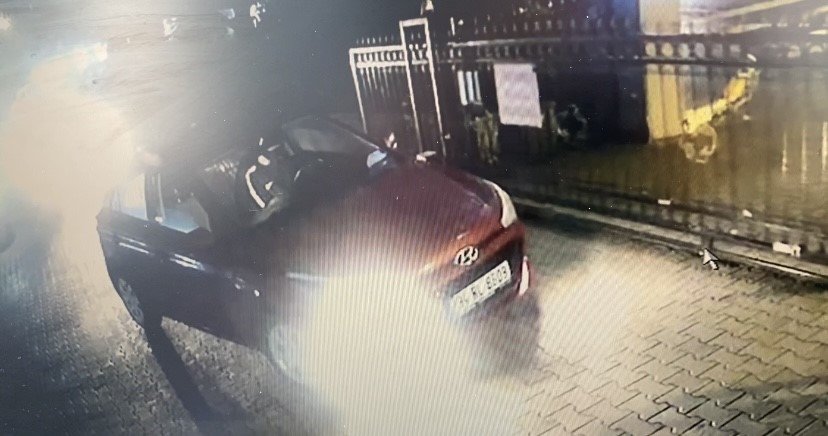 Pendik’te hırsızlar iki otomobili çaldı