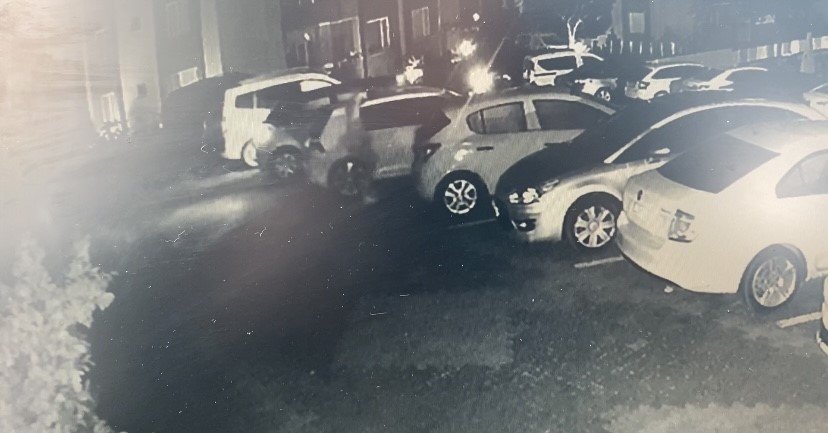 Pendik’te hırsızlar iki otomobili çaldı