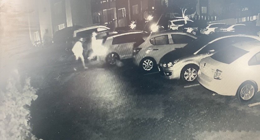Pendik’te hırsızlar iki otomobili çaldı