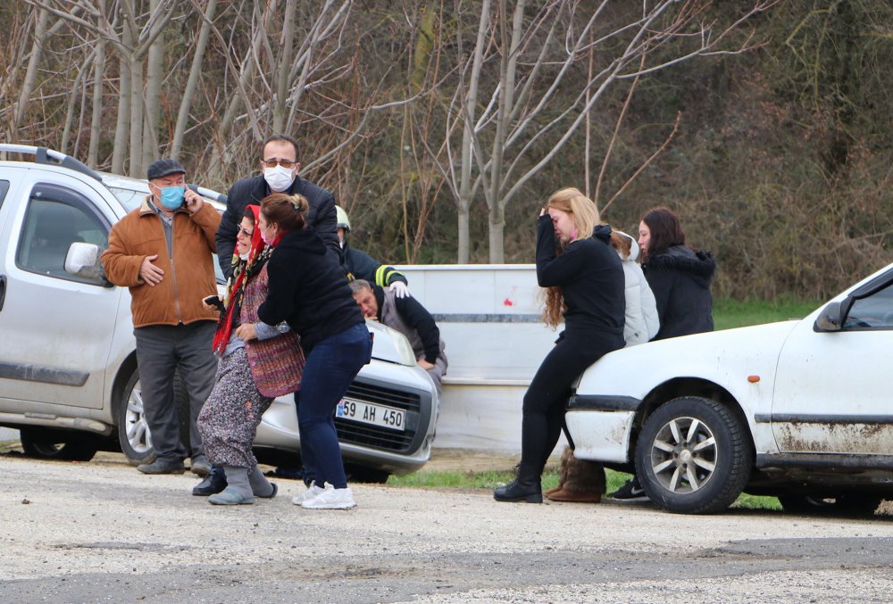 Tekirdağ'da hafif ticari araç ile otomobil çarpıştı: can kayıpları ve yaralılar var