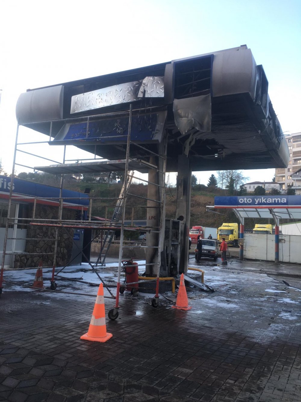 Trabzon'da akaryakıt istasyonunda yangında faciadan dönüldü