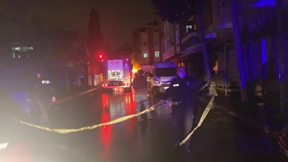 Tuzla'da sokakta doğalgaz patlaması