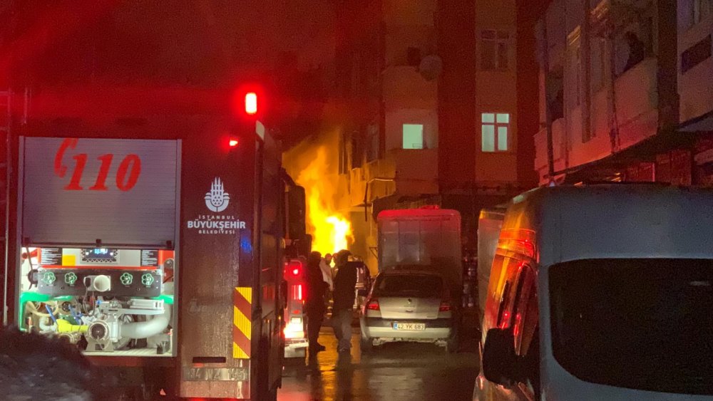 Tuzla'da sokakta doğalgaz patlaması
