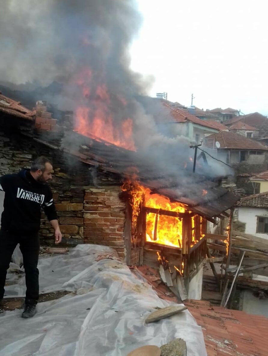 101 yaşındaki Ümmü nine, yalnız yaşadığı evinde çıkan yangında yaşamını yitirdi