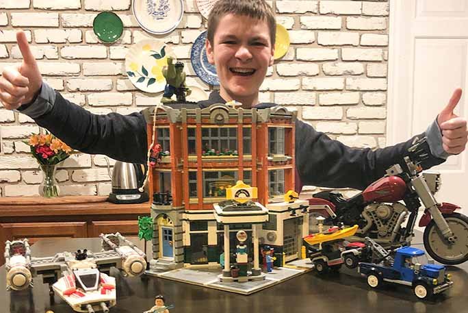 ABD’de 12 yaşındaki çocuk en hızlı Lego rekorunu kırdı