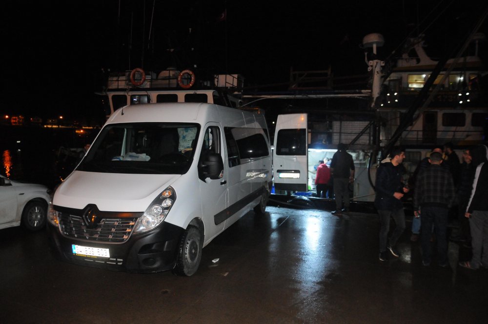 Hamsi avlama yasağı esnetildi, tekneler tonlarca balıkla döndü