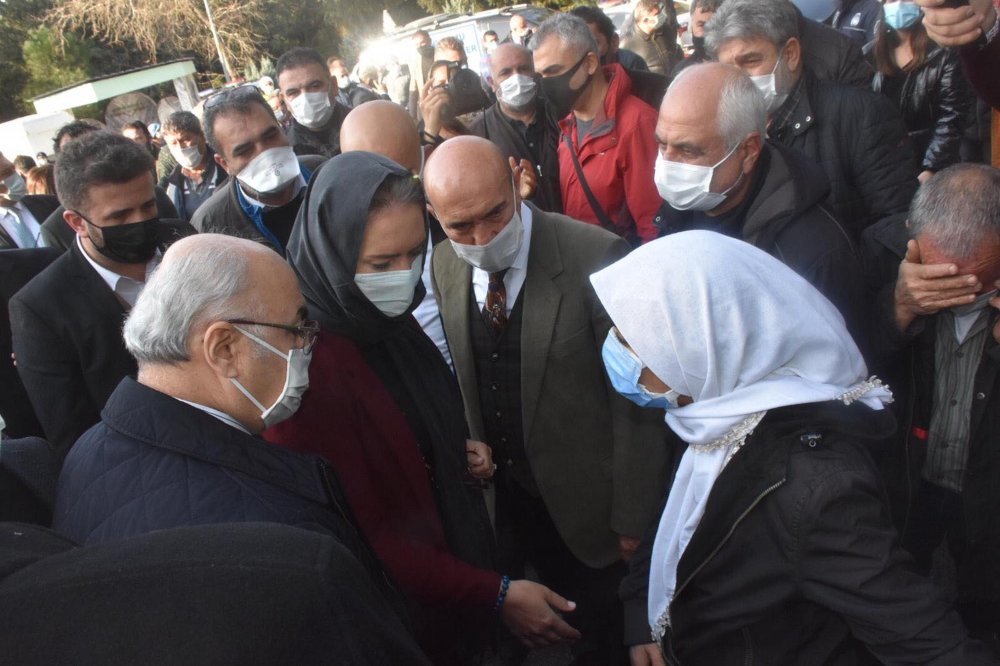İzmir'de selde hayatlarını kaybeden damat ve kayınpederi toprağa verildi