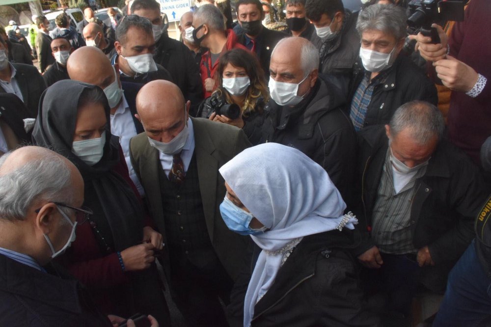 İzmir'de selde hayatlarını kaybeden damat ve kayınpederi toprağa verildi