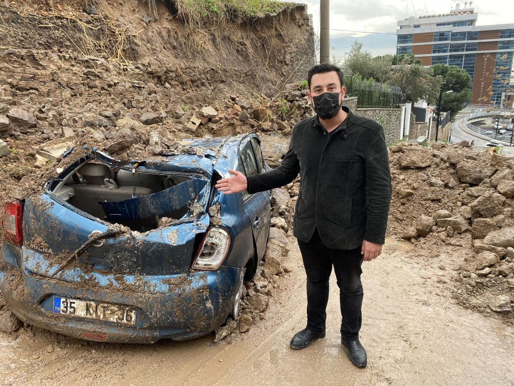 İzmir'i sağanak vurdu; Dereler taştı, su baskınları yaşandı, vatandaşlar yolda kaldı