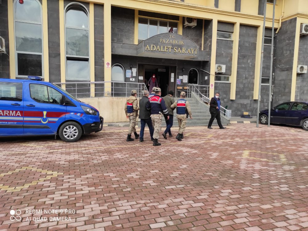 Kadın kıyafeti çalan hırsızları jandarma yakaladı