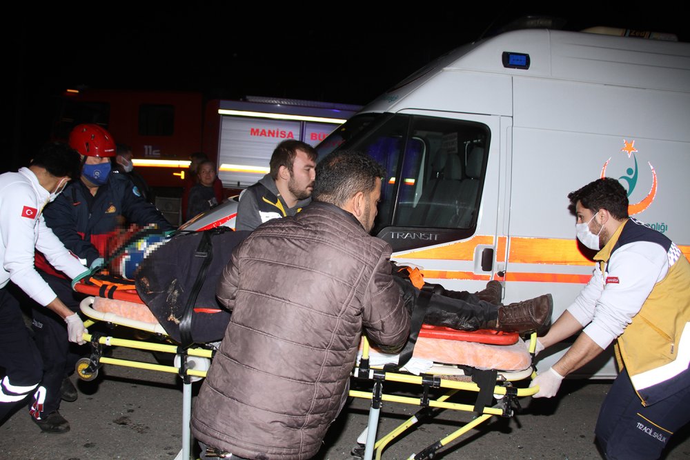 Otomobil minibüse arkadan çarptı: 1 ağır yaralı