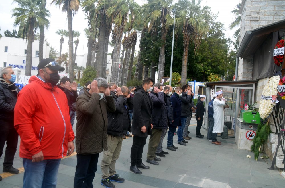 Oyuncu Atilla Pekdemir son yolculuğuna uğurlandı